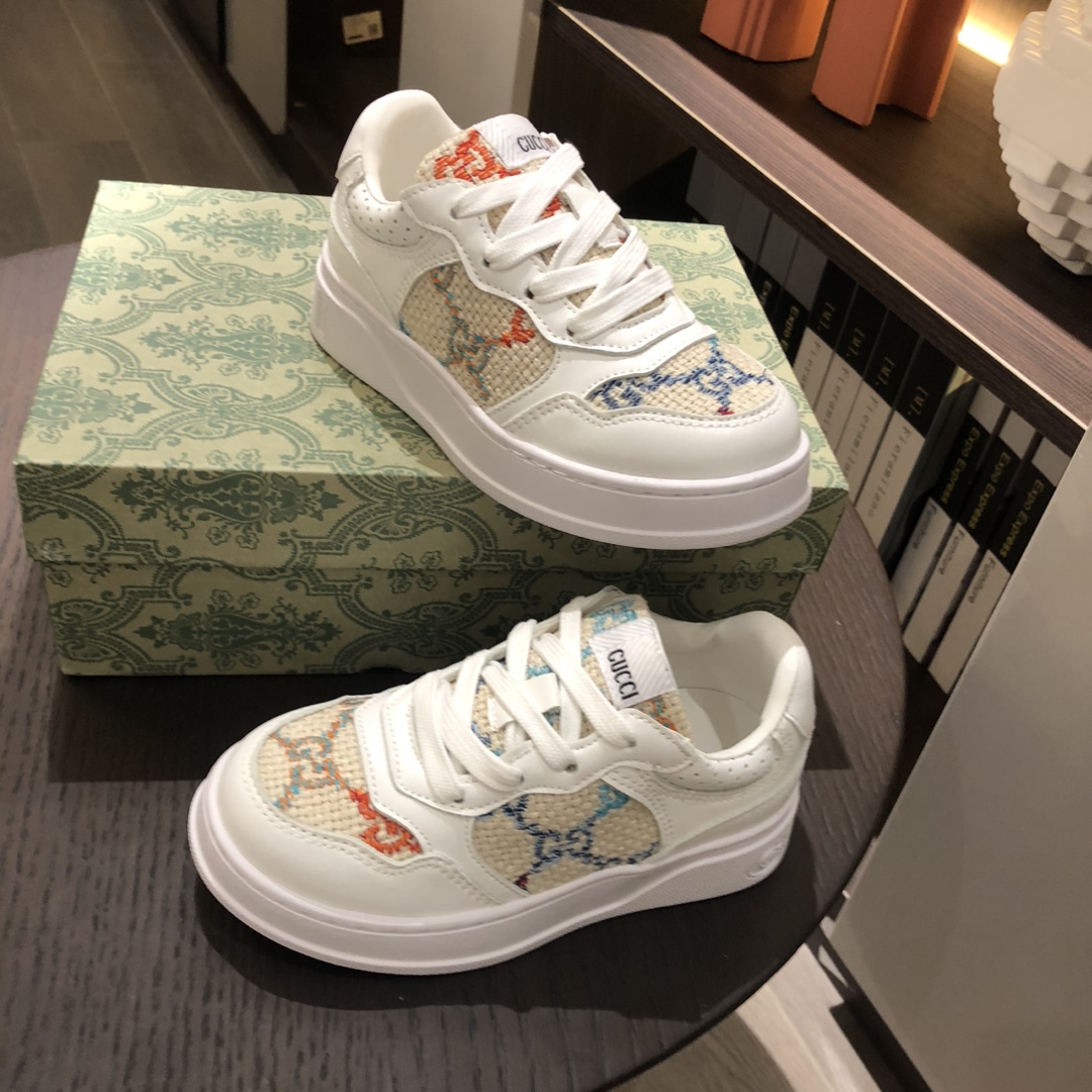 Children's shoes child
